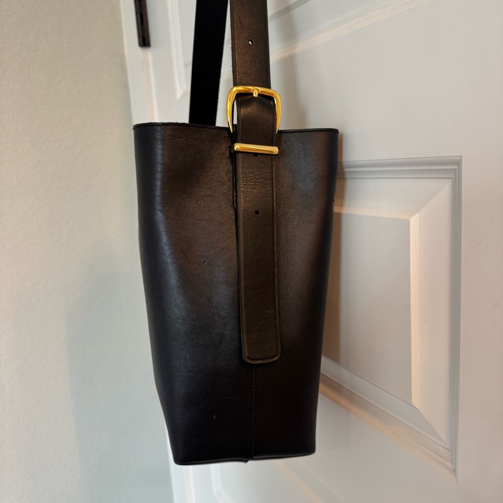 Madewell Essential Medium Bucket tote - Picture 3 of 11